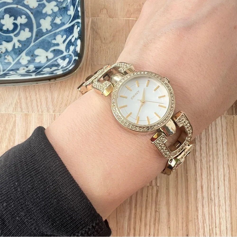 DKNY ladies gold tone crystal studded bracelet watch NEW BATTERY